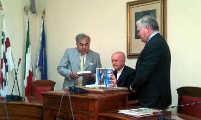 TRAGUARDI SOCIALI / n.48 Luglio / Agosto 2011 :: A Carloforte i 40 anni di sacerdozio di Mons. Rosso