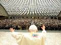 TRAGUARDI SOCIALI :: n.53 Maggio / Giugno 2012 :: Benedetto XVI abbraccia il MCL
