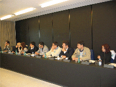 FOTO GALLERY / Strasburgo - Seminario Giovani MCL - Maggio 2005 :: Un parte dei partecipanti durante i lavori