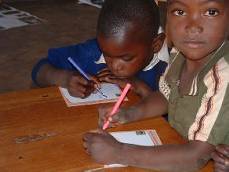 TRAGUARDI SOCIALI / n.18 Novembre / Dicembre 2005 :: Al Congresso Mcl va in scena anche la solidarietà